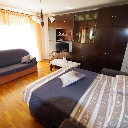 Apartment Ana พูลา ภายนอก รูปภาพ