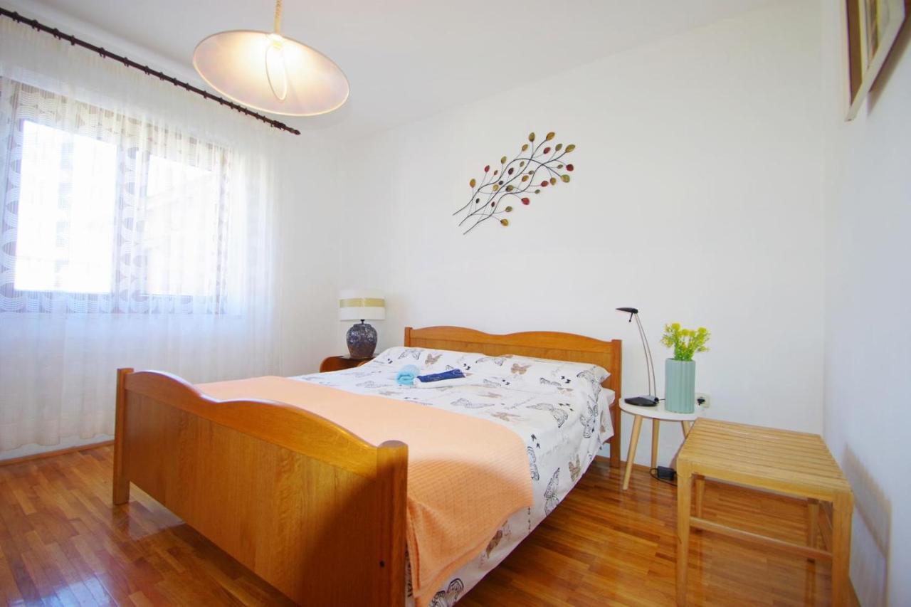 Apartment Ana พูลา ภายนอก รูปภาพ