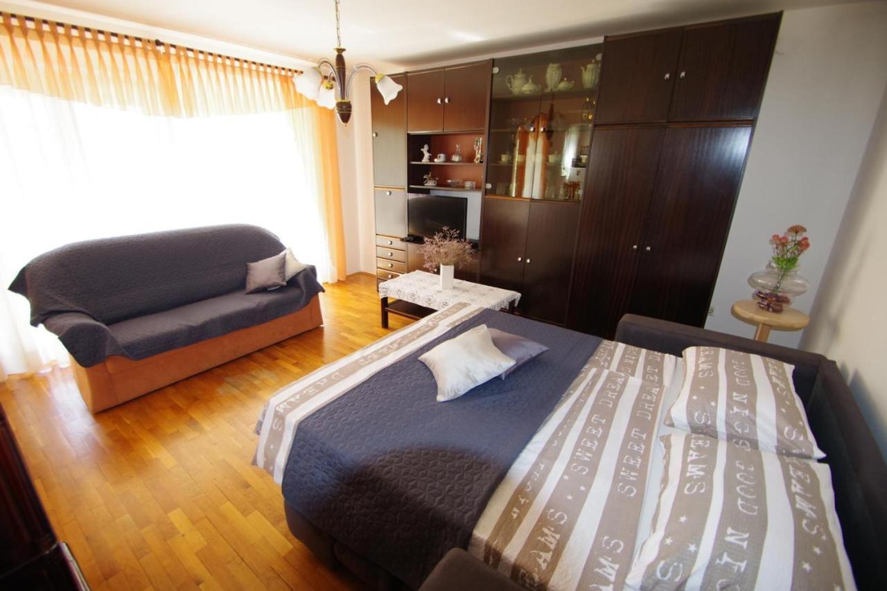 Apartment Ana พูลา ภายนอก รูปภาพ