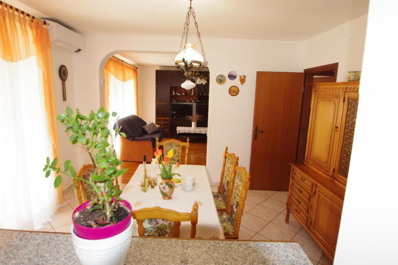 Apartment Ana พูลา ภายนอก รูปภาพ
