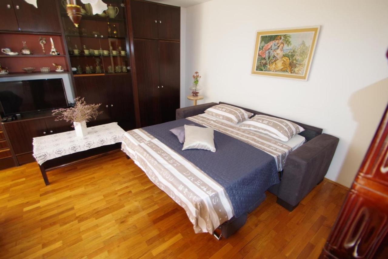 Apartment Ana พูลา ภายนอก รูปภาพ