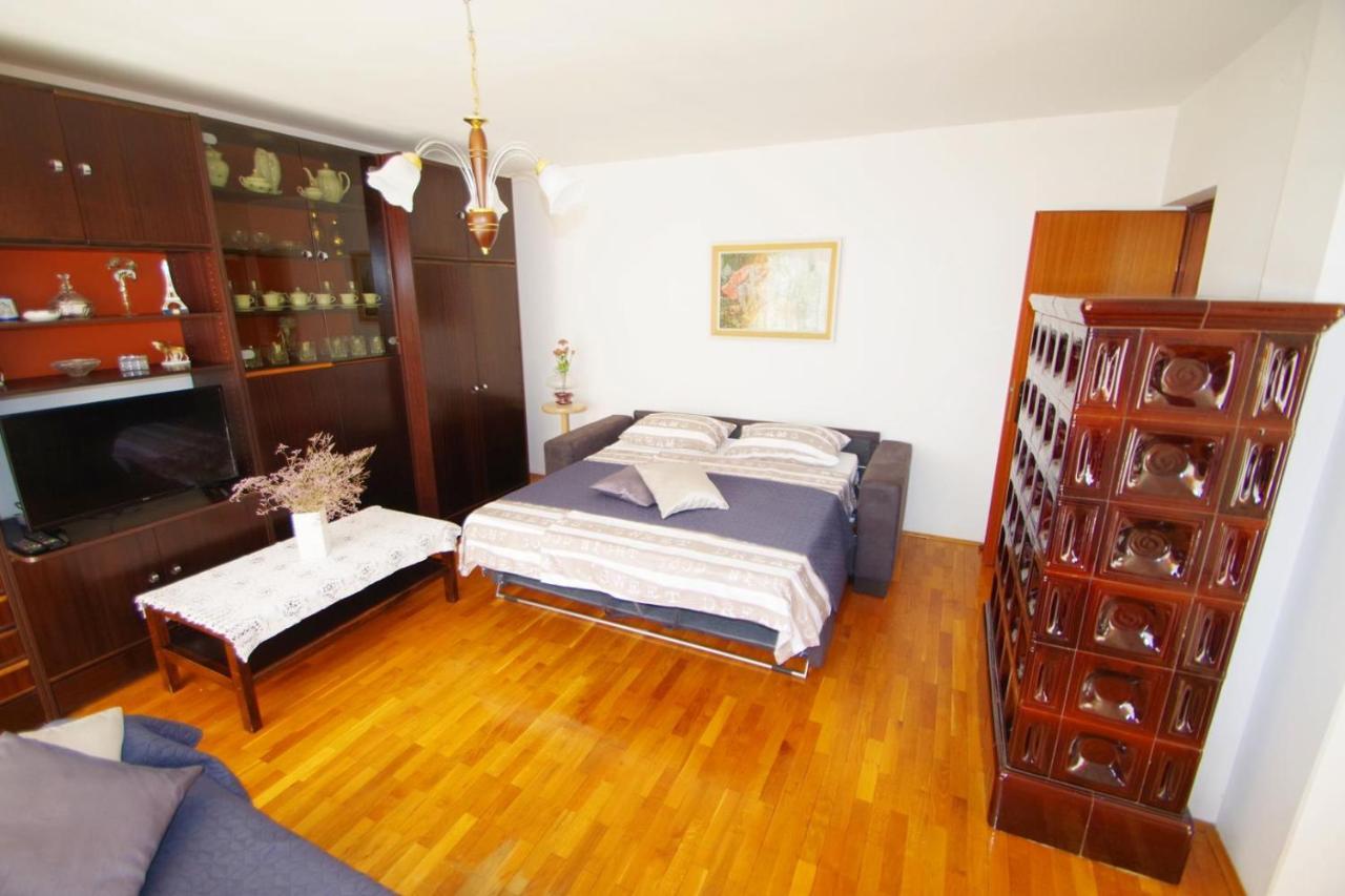 Apartment Ana พูลา ภายนอก รูปภาพ