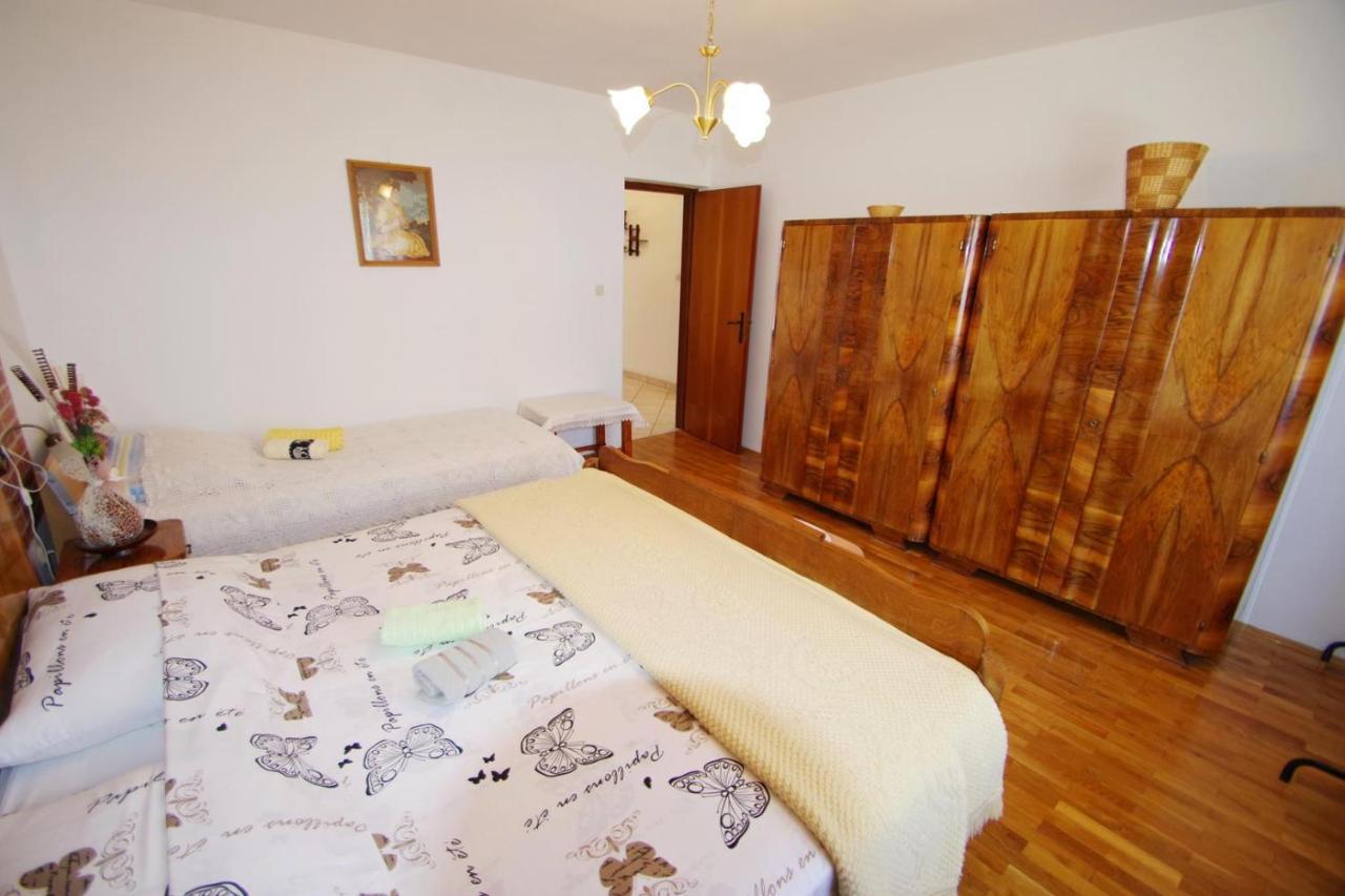Apartment Ana พูลา ภายนอก รูปภาพ