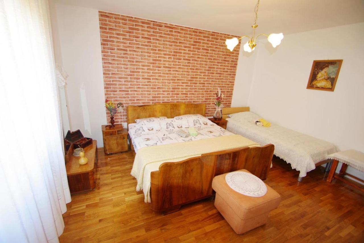 Apartment Ana พูลา ภายนอก รูปภาพ