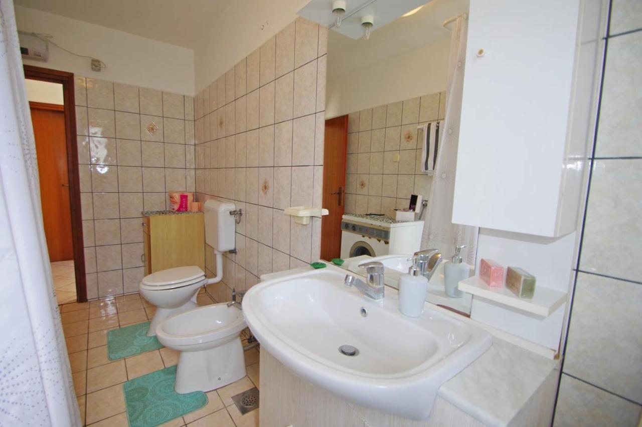Apartment Ana พูลา ภายนอก รูปภาพ